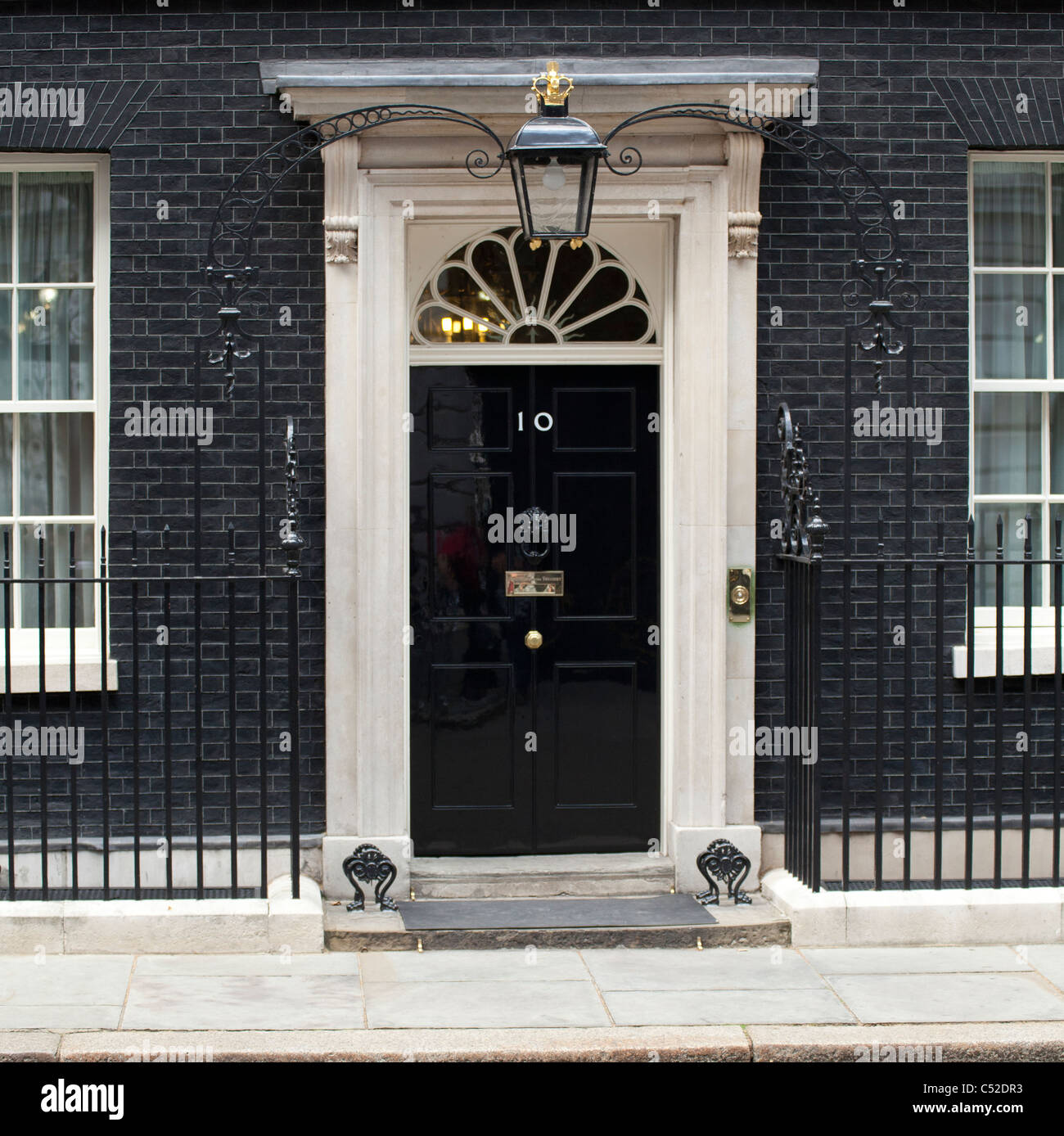 Lo sportello anteriore del numero 10 di Downing Street Foto Stock