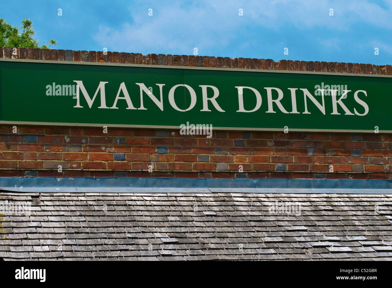 Manor Drinks Company segno, Horam, East Sussex (poiché abbattuto per fare il modo di alloggiamento) Foto Stock