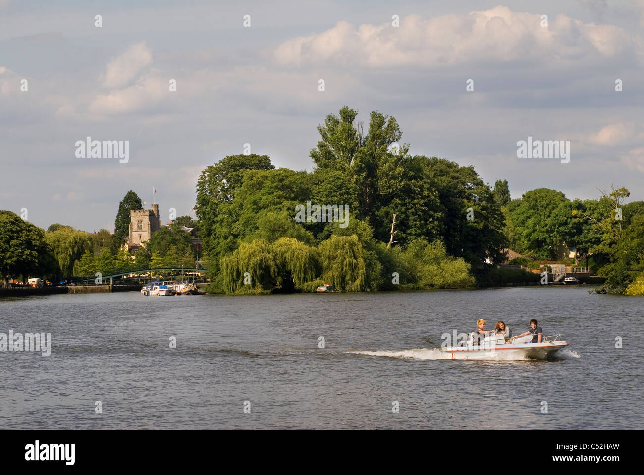 Eel Pie island. Il fiume Tamigi St Marys Chiesa Twickenham Middlesex. HOMER SYKES Foto Stock