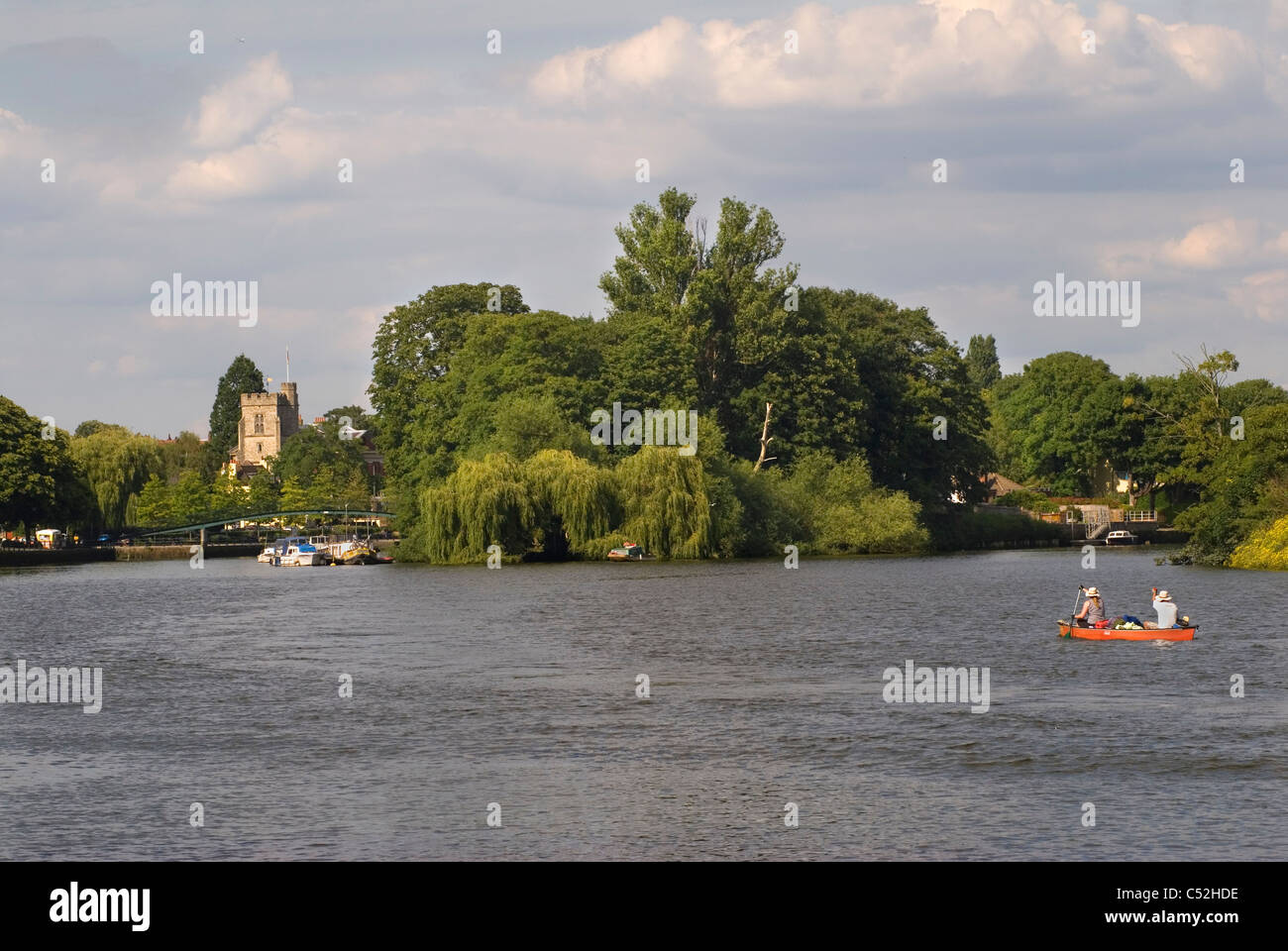 Eel Pie island. Il fiume Tamigi St Marys Chiesa Twickenham Middlesex. Inghilterra HOMER SYKES Foto Stock