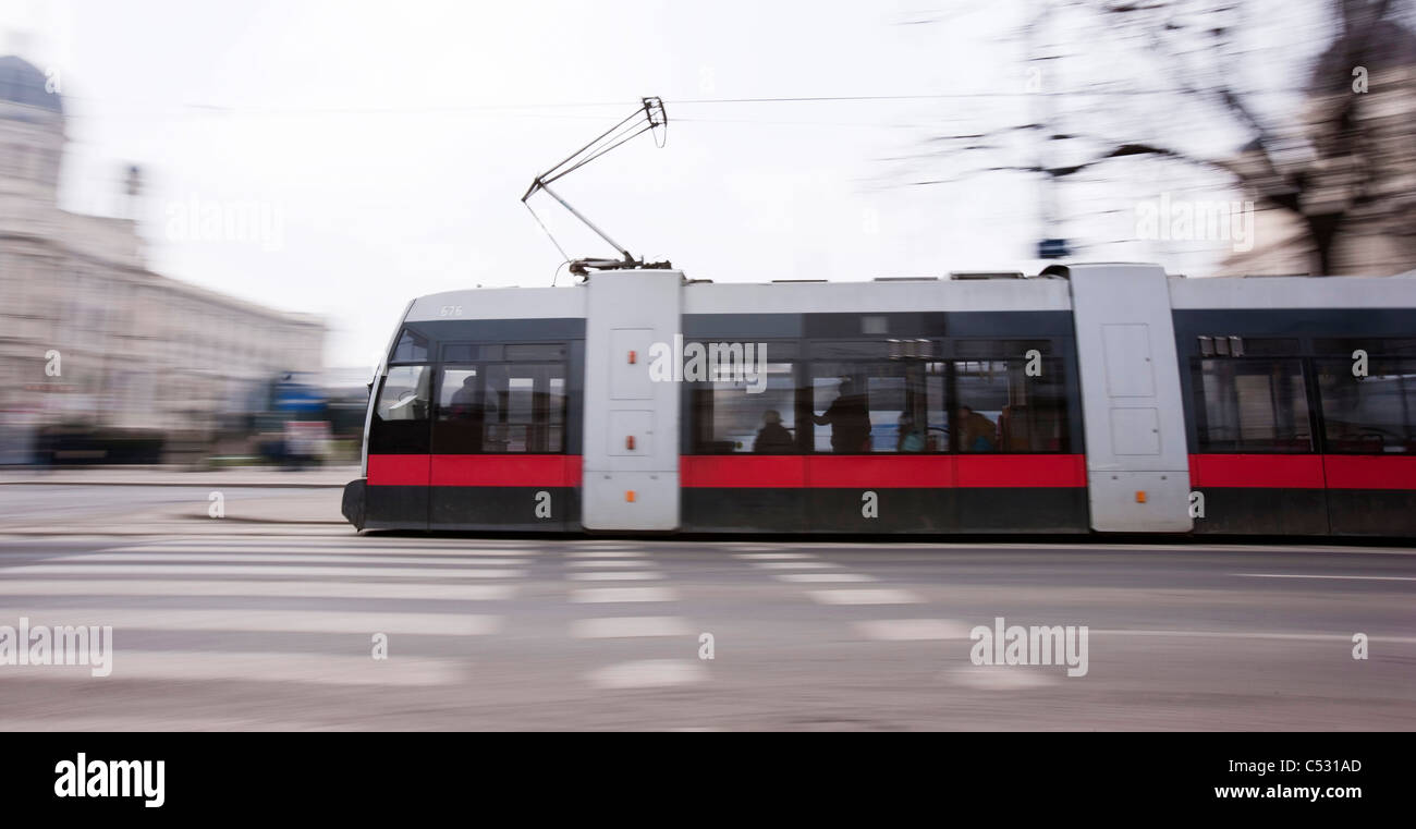 Un moderno tram. Vienna, Austria. Foto Stock