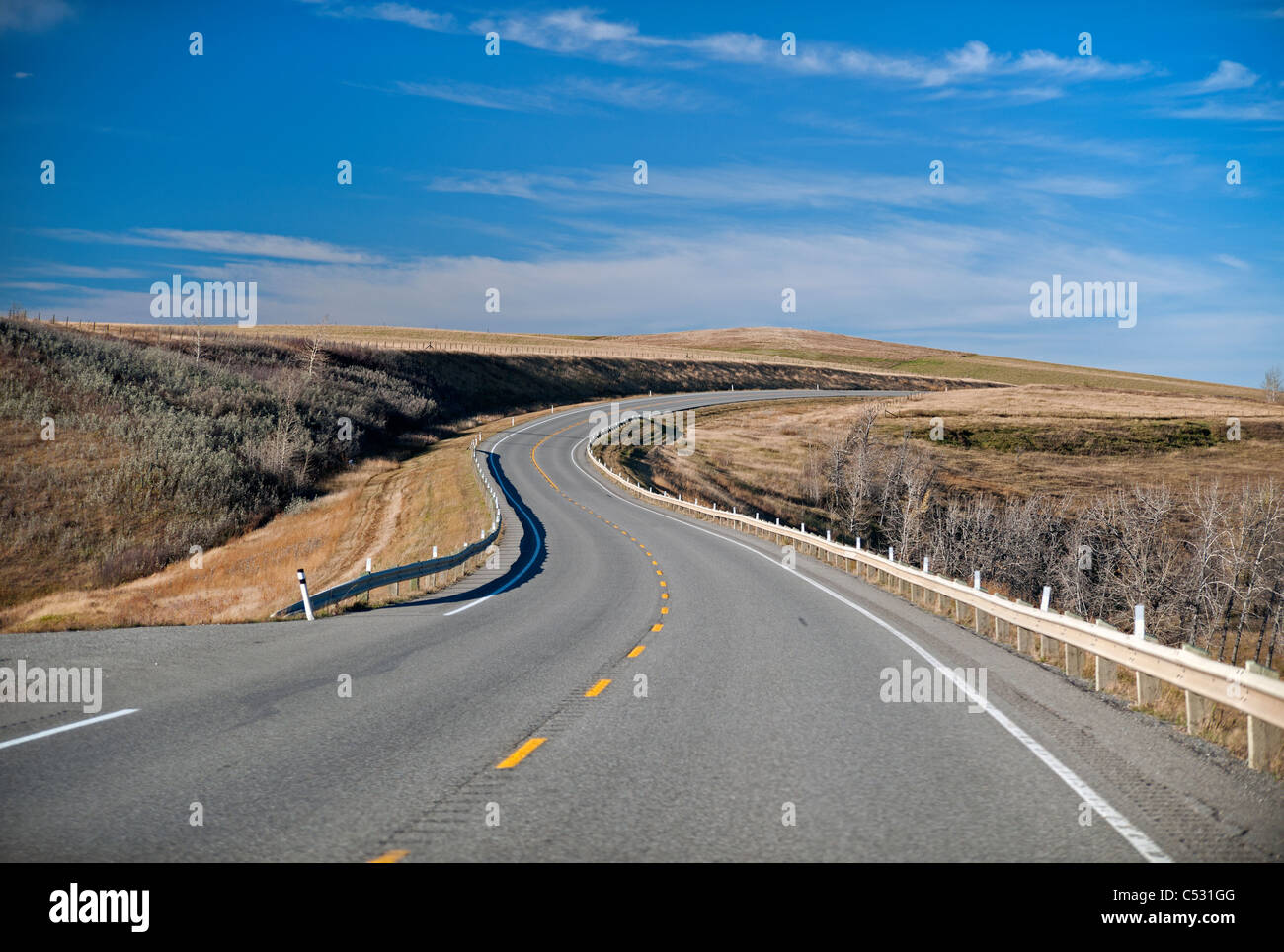 In autostrada in Alberta, caduta immagine di campi Foto Stock