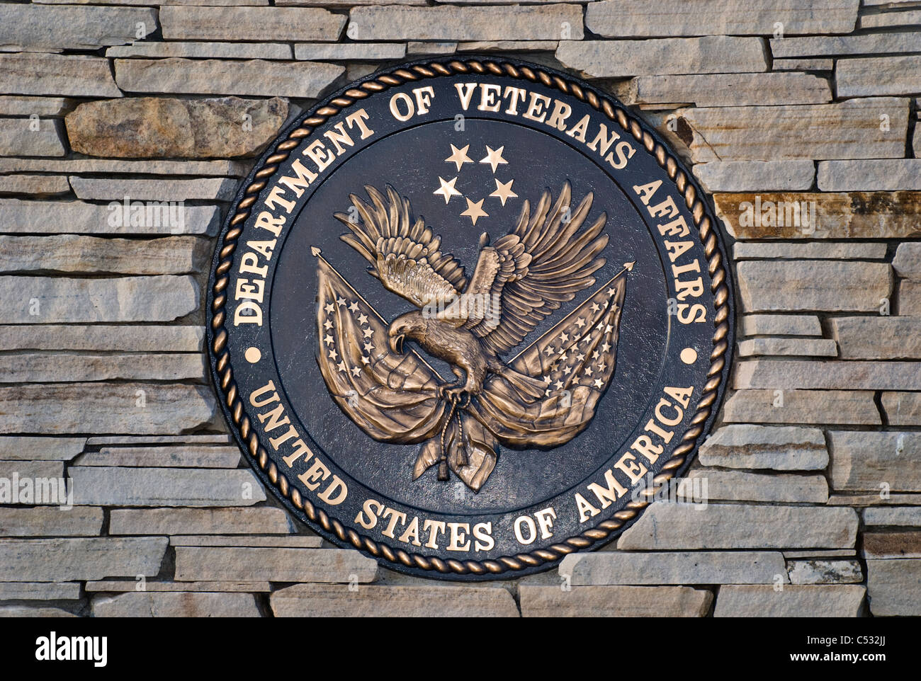 I veterani di tenuta è chiaramente visualizzato all'ingresso del cimitero dei veterani a Santa Fe, New Mexico. Foto Stock