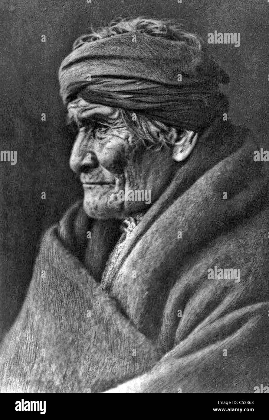 GERONIMO (1829-1909) nativo americana leader del Chiricahua Apache in un 1905 foto di Edward Curtis Foto Stock