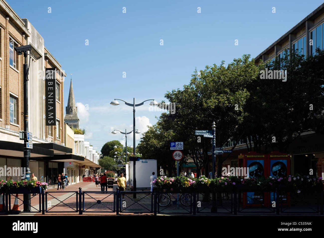 La principale area dello shopping di Palmerston Road southsea hampshire England Regno Unito Foto Stock