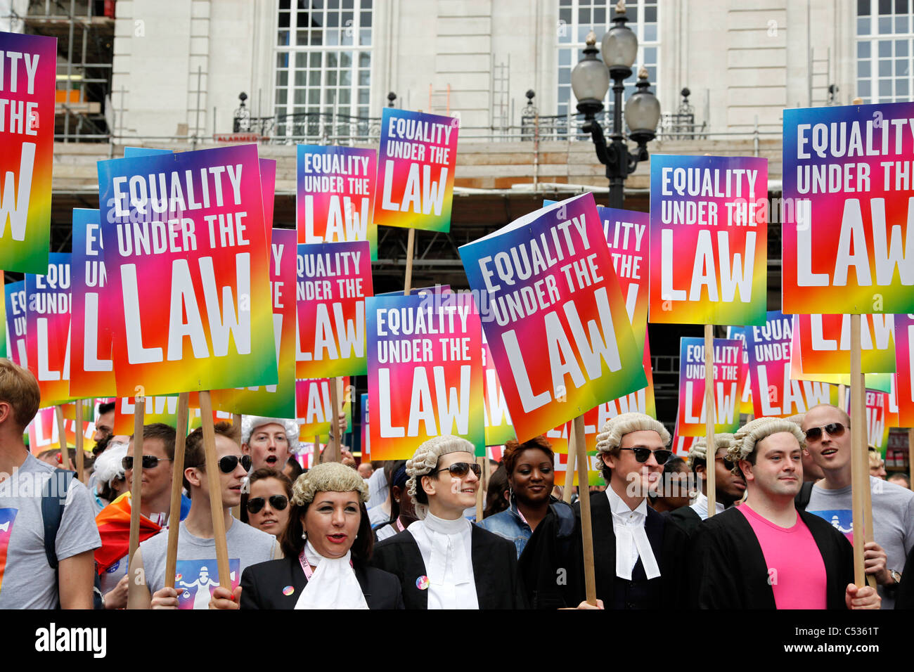 Gay-avvocati la campagna per la parità di fronte alla legge a Londra Gay Pride Parade 2011 Foto Stock