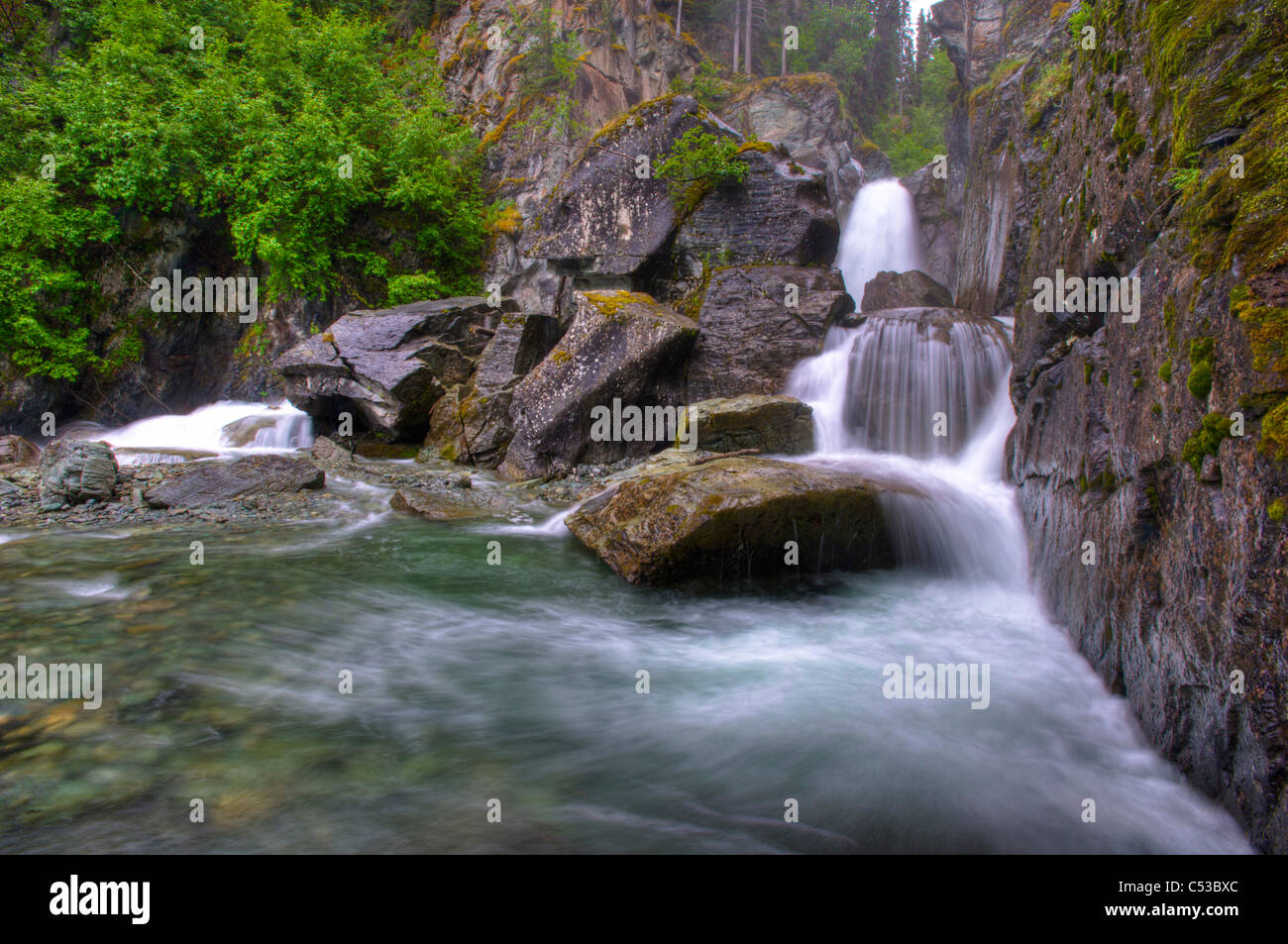 Vista della libertà cade in libertà cade membro campeggio nei pressi di chitina, centromeridionale Alaska, estate, immagine HDR. Foto Stock