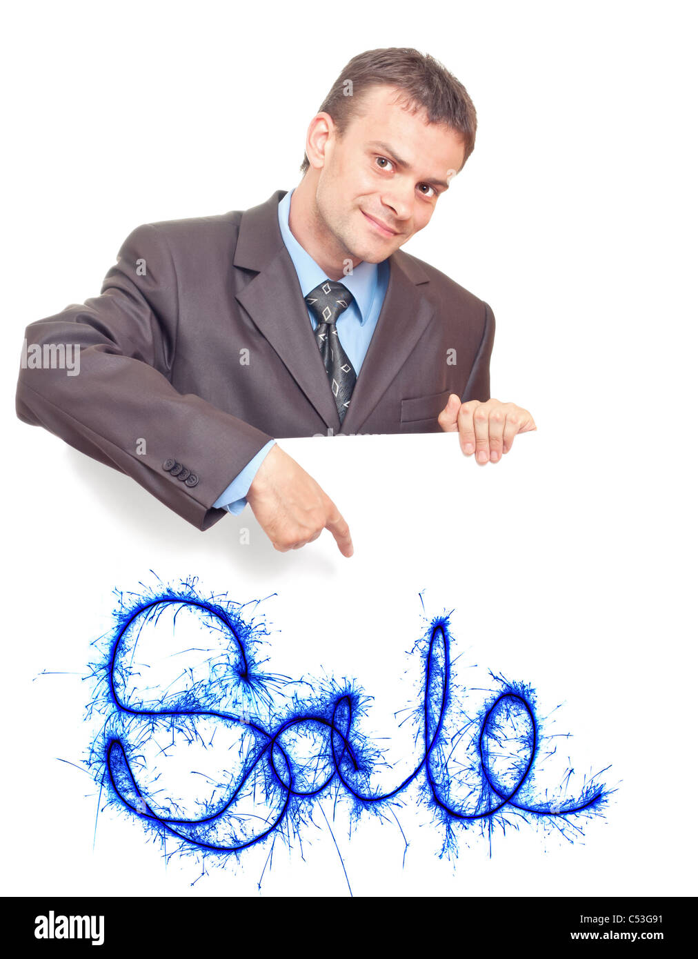 Giovane imprenditore punta il dito a fondo bianco con le parole vendita Foto Stock