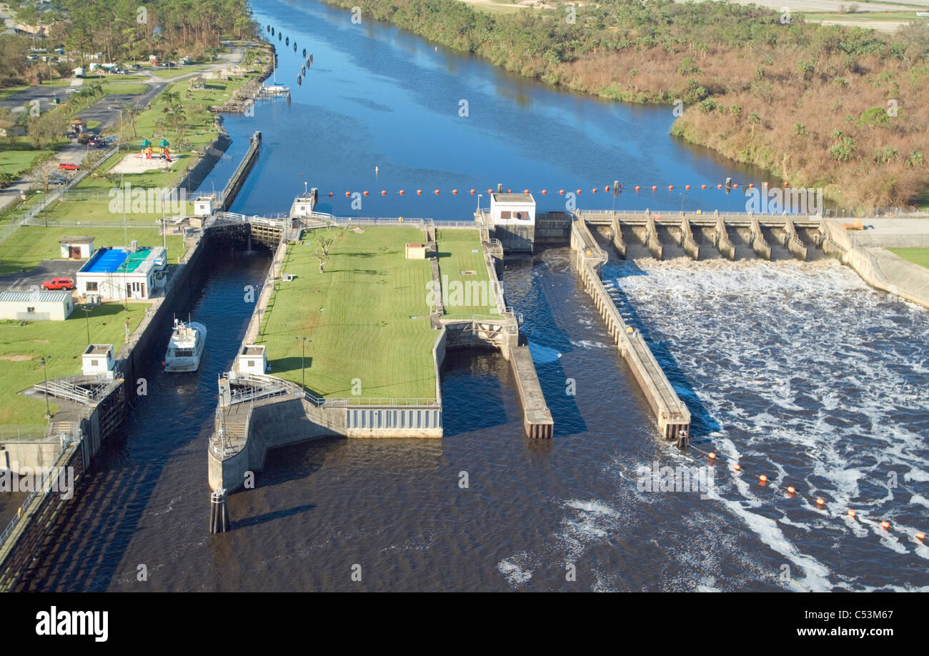 Saint Lucie Lock e struttura della diga St. Lucie Canal sul Okeechobee per via navigabile Foto Stock