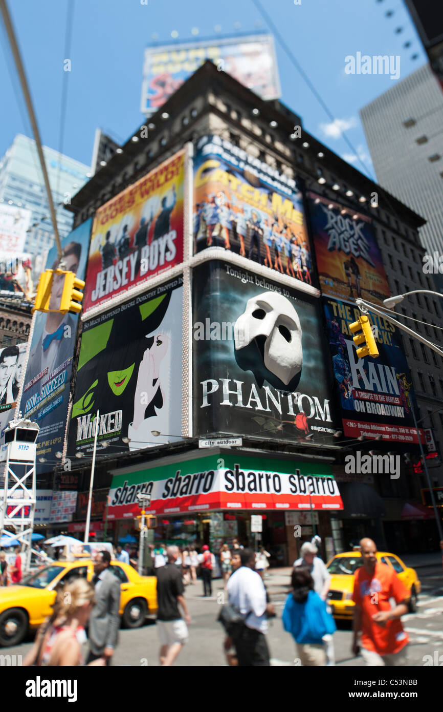 Pubblicità in Times Square a New York per i Teatri di Broadway e il musical è visto venerdì 1 luglio 2011. (© Richard B. Levine) Foto Stock