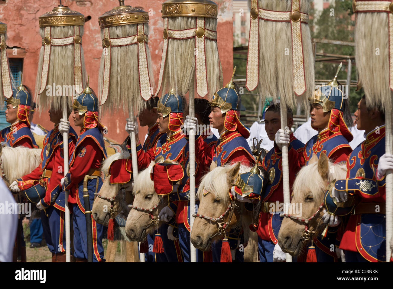 Mongolian national horse guard in abito cerimoniale durante i giochi nadaam festival il 11 luglio 2008 in Ulaanbaatar, in Mongolia Foto Stock