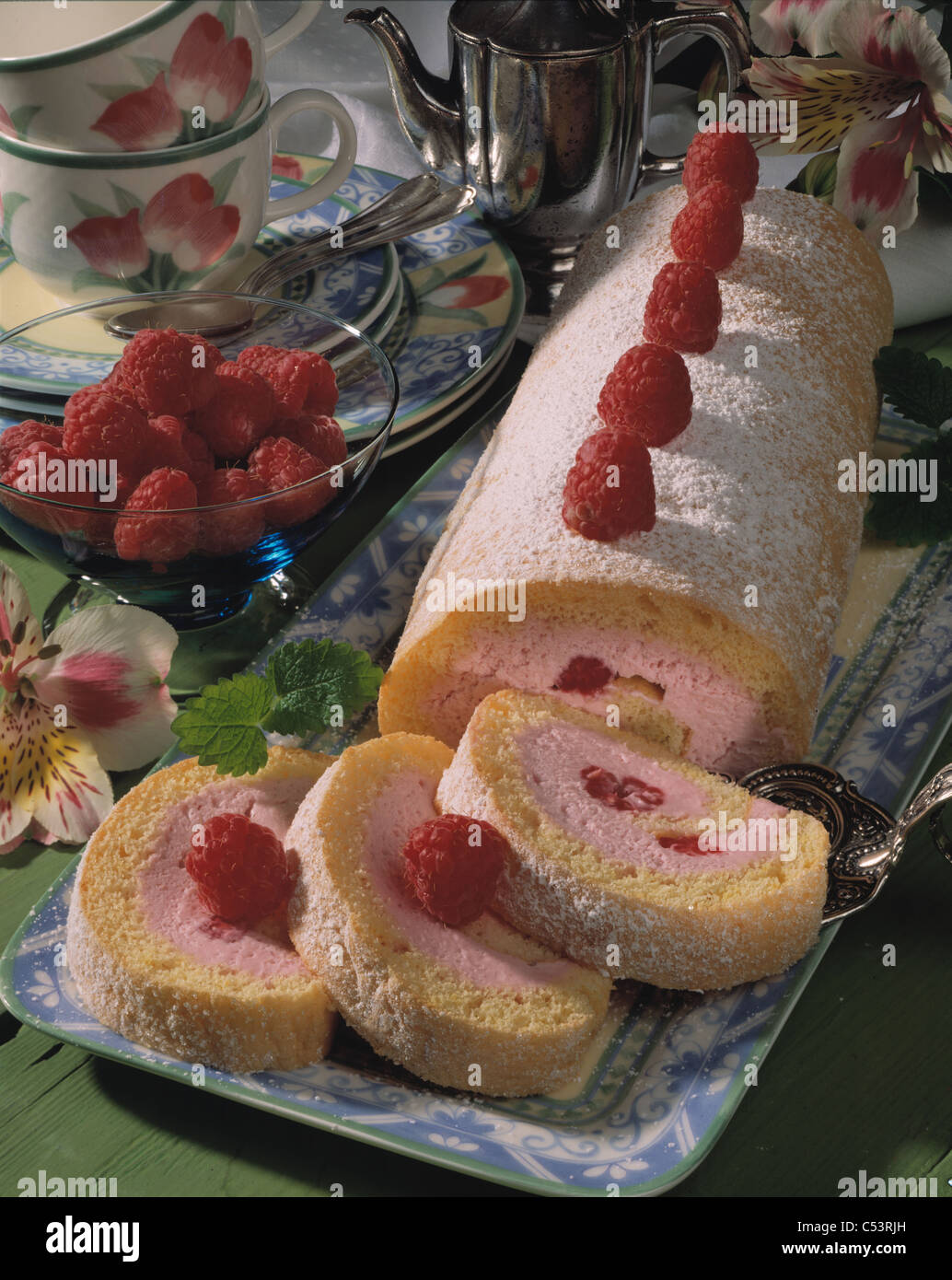 Rullo di spugna con lampone - Crema di mascarpone Foto Stock