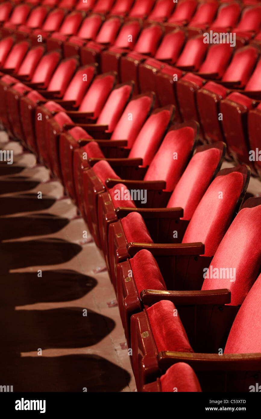 Le righe delle sedi del teatro in un vecchio stile Vaudeville Theatre Foto Stock
