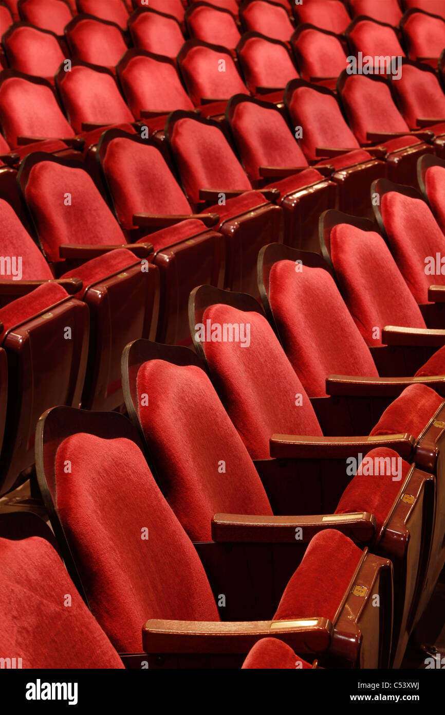Le righe delle sedi del teatro in un vecchio stile Vaudeville Theatre Foto Stock