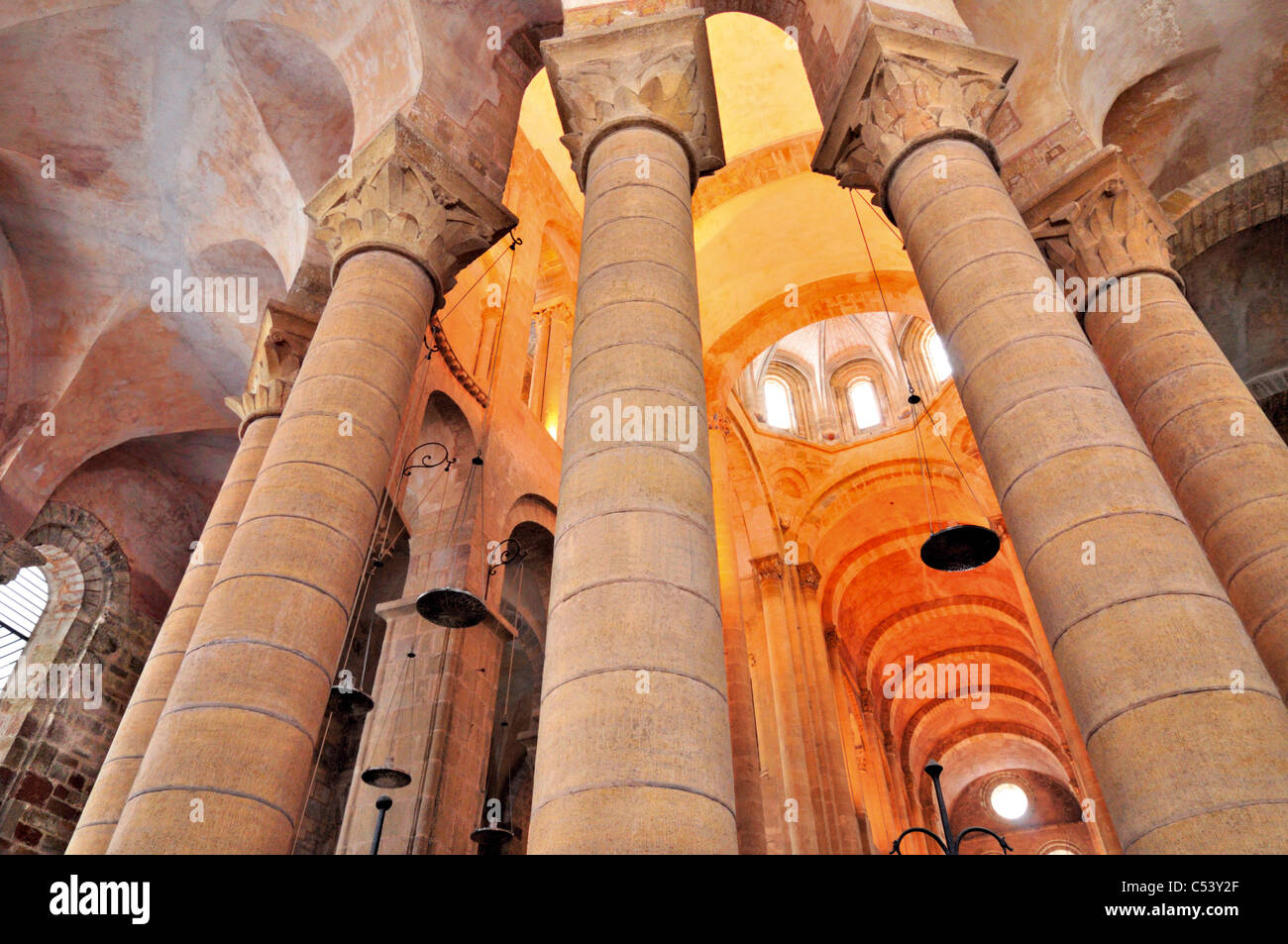 Francia, St. James modo: interno dell'Abbazia romanica di San Foy in conques Foto Stock