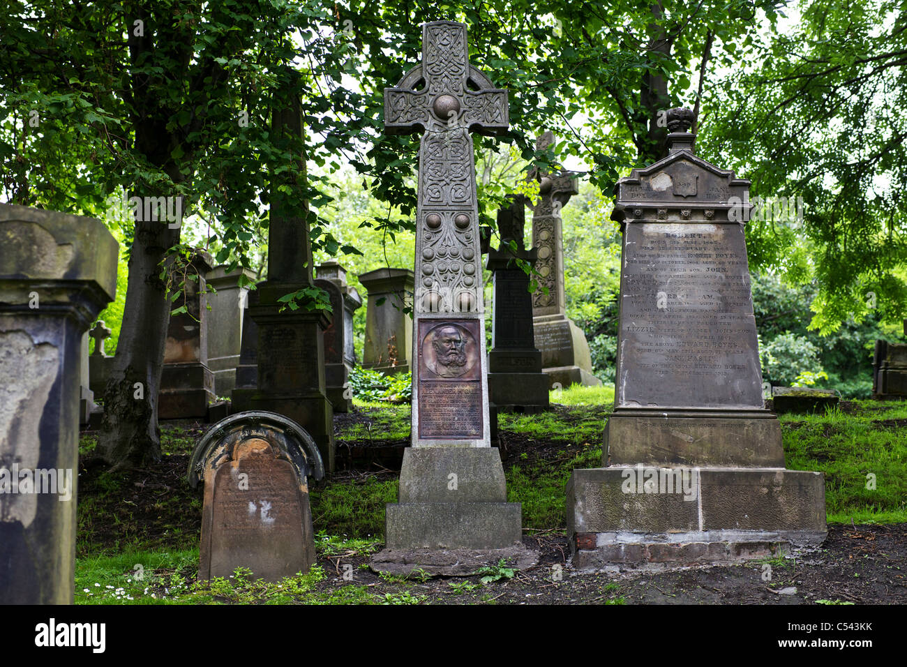 Pietra tombale di Alexander McCall, progettata da Charles Rennie Mackintosh nella necropoli, Glasgow, Scotland, Regno Unito Foto Stock