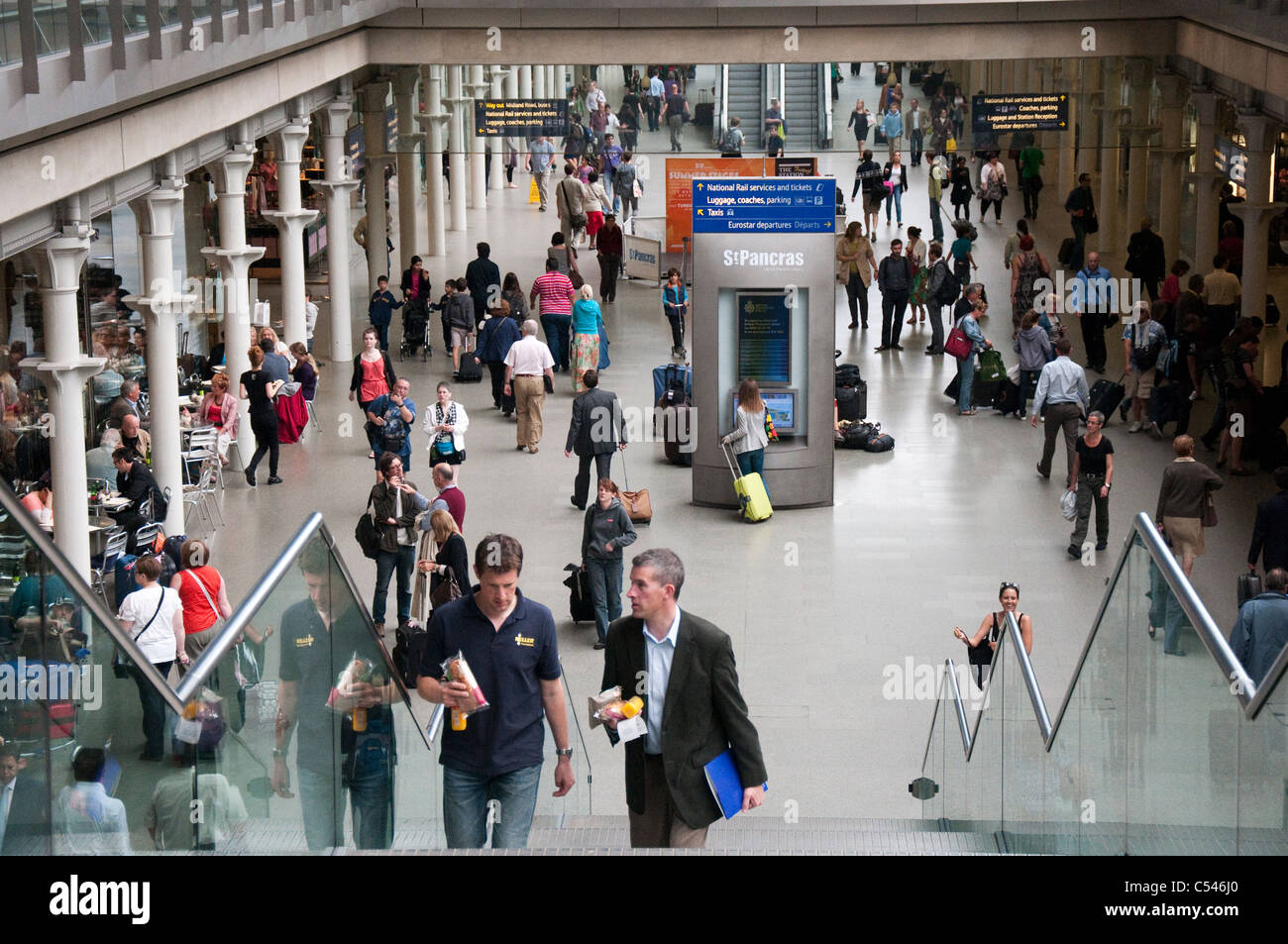 Dalla stazione ferroviaria internazionale di St Pancras, London Inghilterra England Regno Unito Foto Stock
