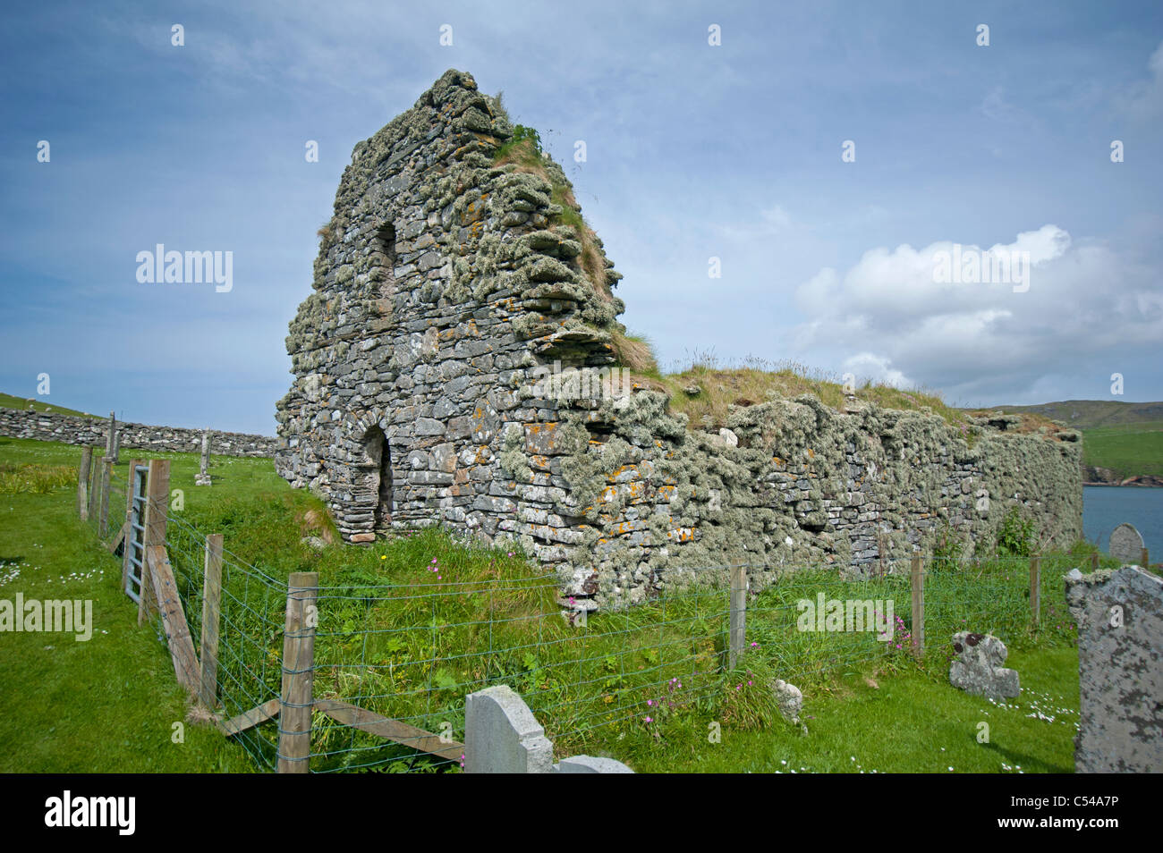 Le antiche rovine di San Olaf's Kirk Unst Shetland. SCO 7503 Foto Stock