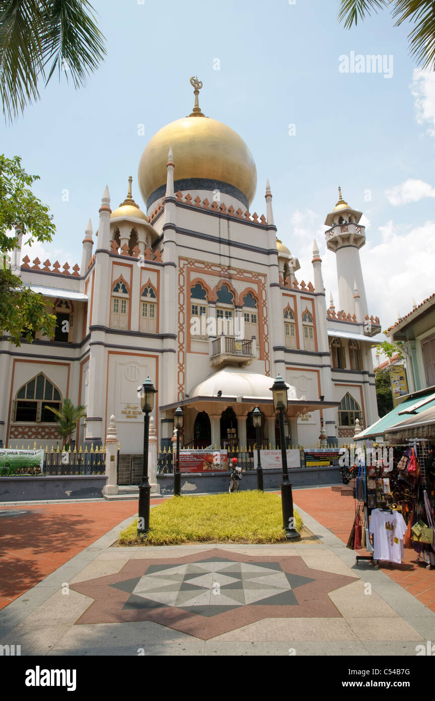 La Moschea del Sultano e il quartiere dello shopping Bussorah Street nel quartiere arabo, Singapore, Sud-est asiatico, in Asia Foto Stock