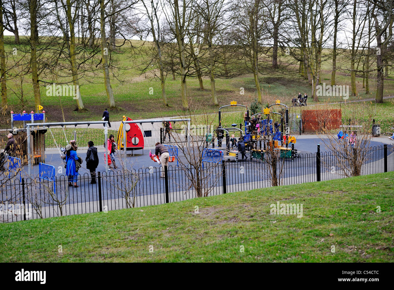 Area giochi per bambini in Roundhay Park, Leeds, West Yorkshire, Regno Unito Foto Stock