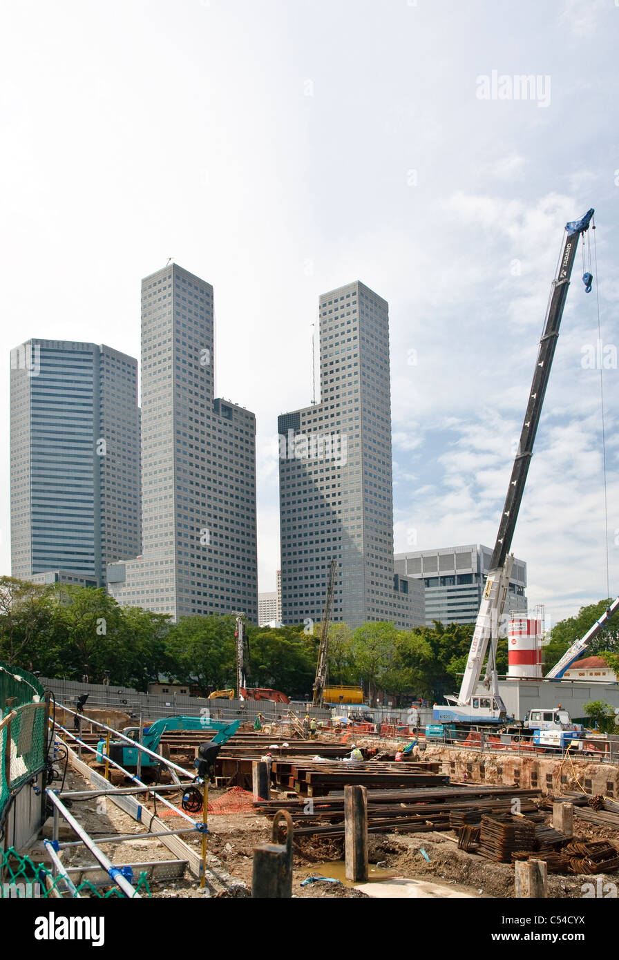 La costruzione del braccio, sito in costruzione con Sun Tec centro città edifici ad alta, Singapore, Sud-est asiatico, in Asia Foto Stock