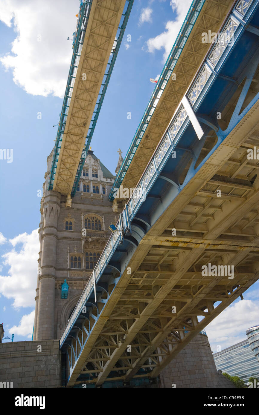 Il Tower Bridge, a bilico e sospensione ponte,Tower Hamlets, Southwark, Docklands, Londra, Inghilterra, Regno Unito Foto Stock