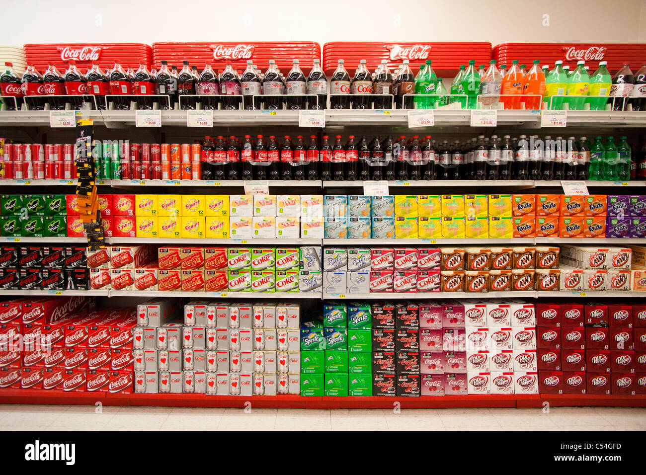 Soda pop per la vendita in un negozio di alimentari a Kearney, Nebraska, Stati Uniti d'America. Foto Stock