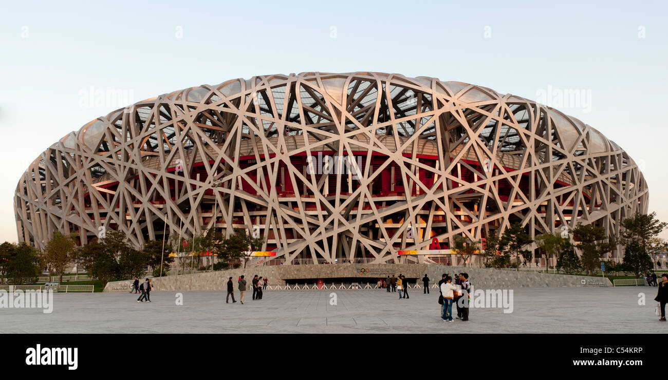 I turisti in Stadio Nazionale di Pechino, Olympic Green a Pechino, Cina Foto Stock