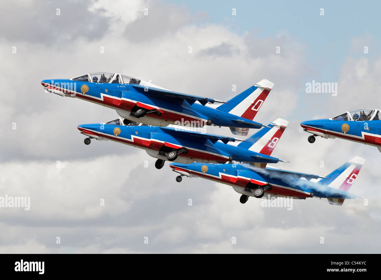 Getti di alfa del francese AF team display "Patrouille de France " in decollo Foto Stock