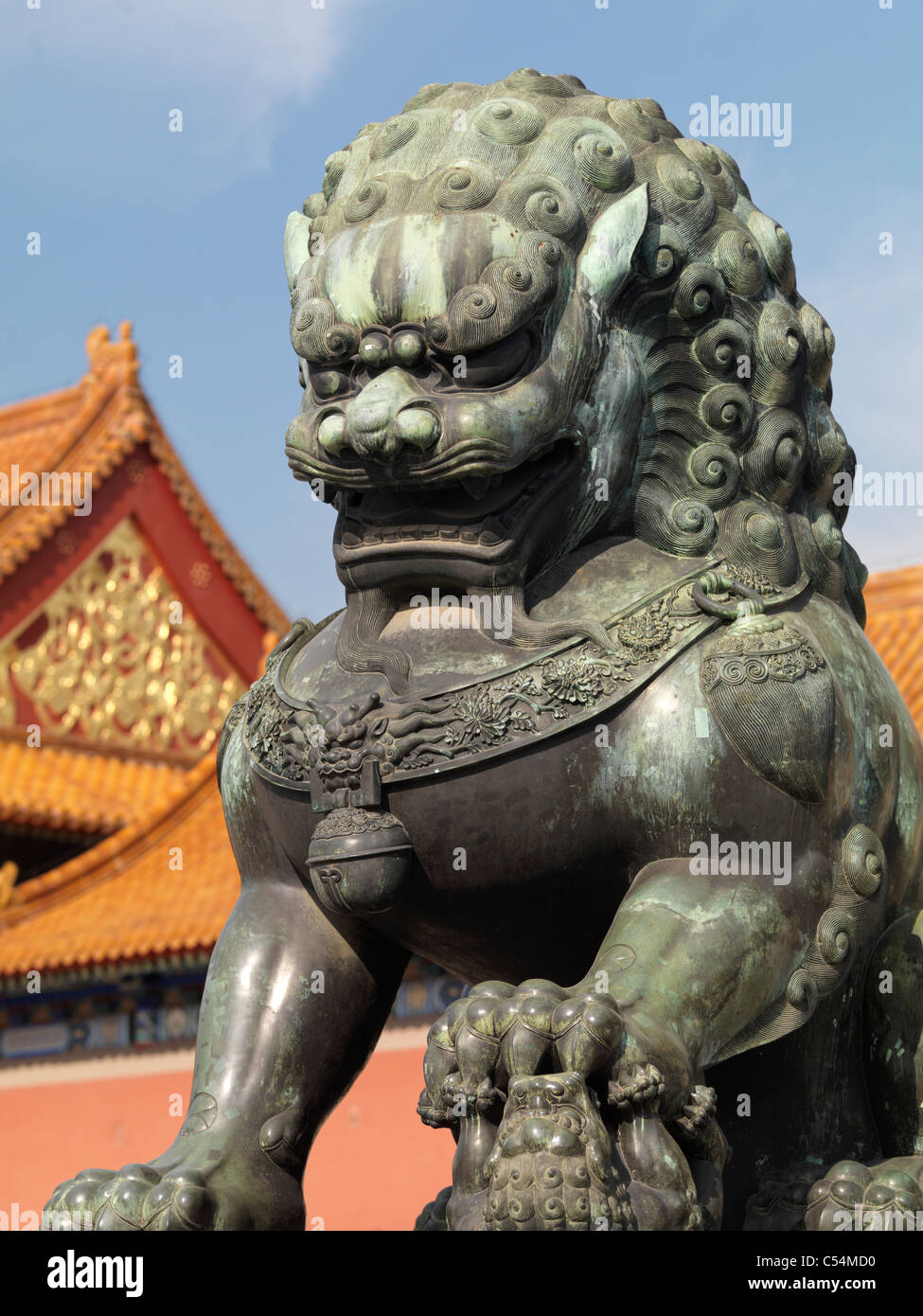 Custode cinese i Lions in un palazzo della Città Proibita di Pechino, Cina Foto Stock