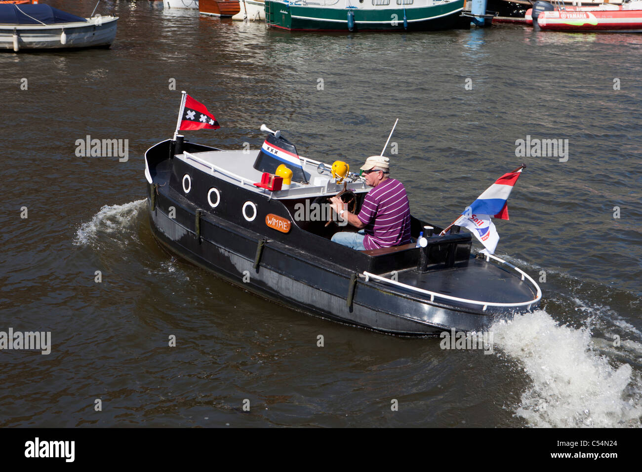 I Paesi Bassi, Amsterdam, evento di vela vela, celebrato ogni 5 anni. SAIL-2010. Canal sfilata di barche countercultural. Foto Stock