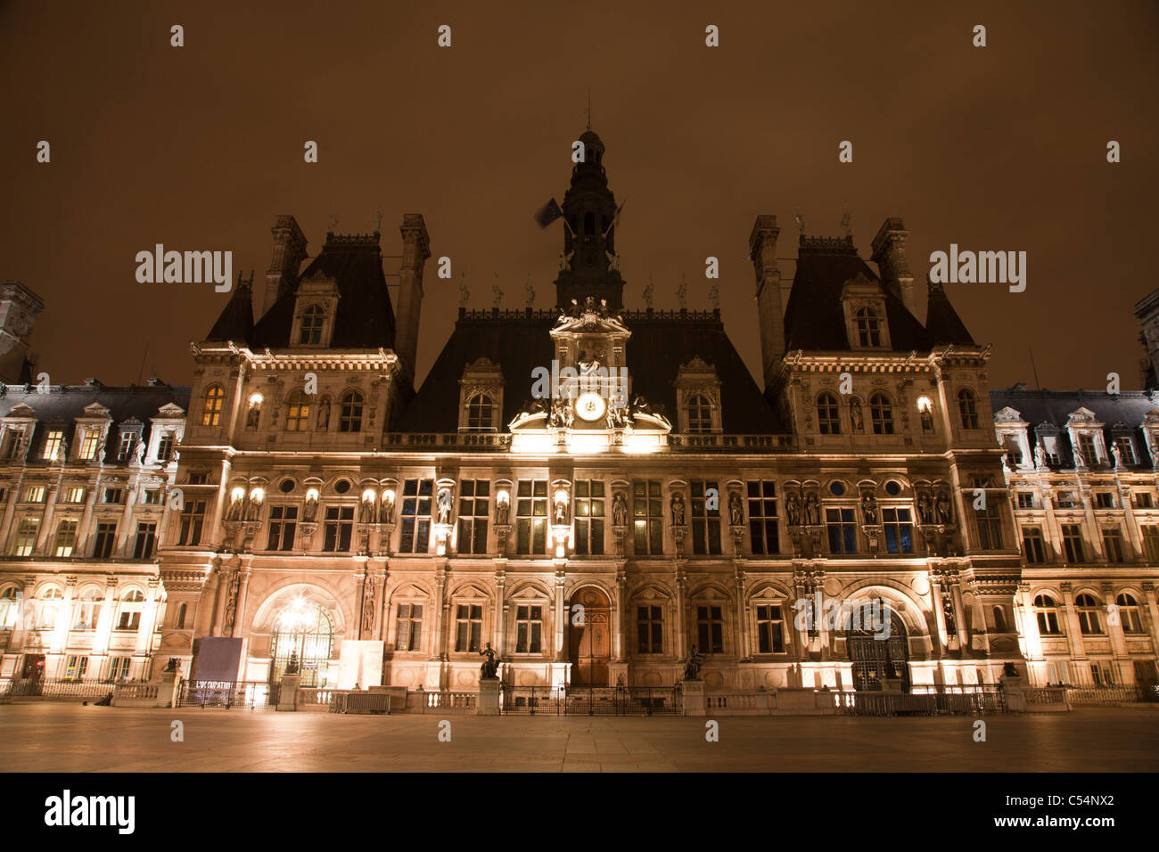 Parigi - Hotel de Ville nella notte - Municipio Foto Stock
