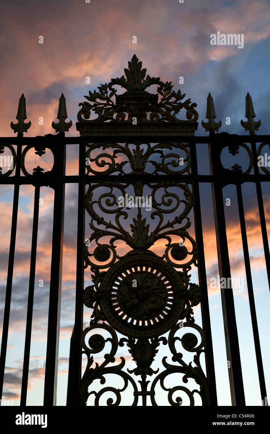Parigi - cancello dal giardino delle Tuileries Foto Stock