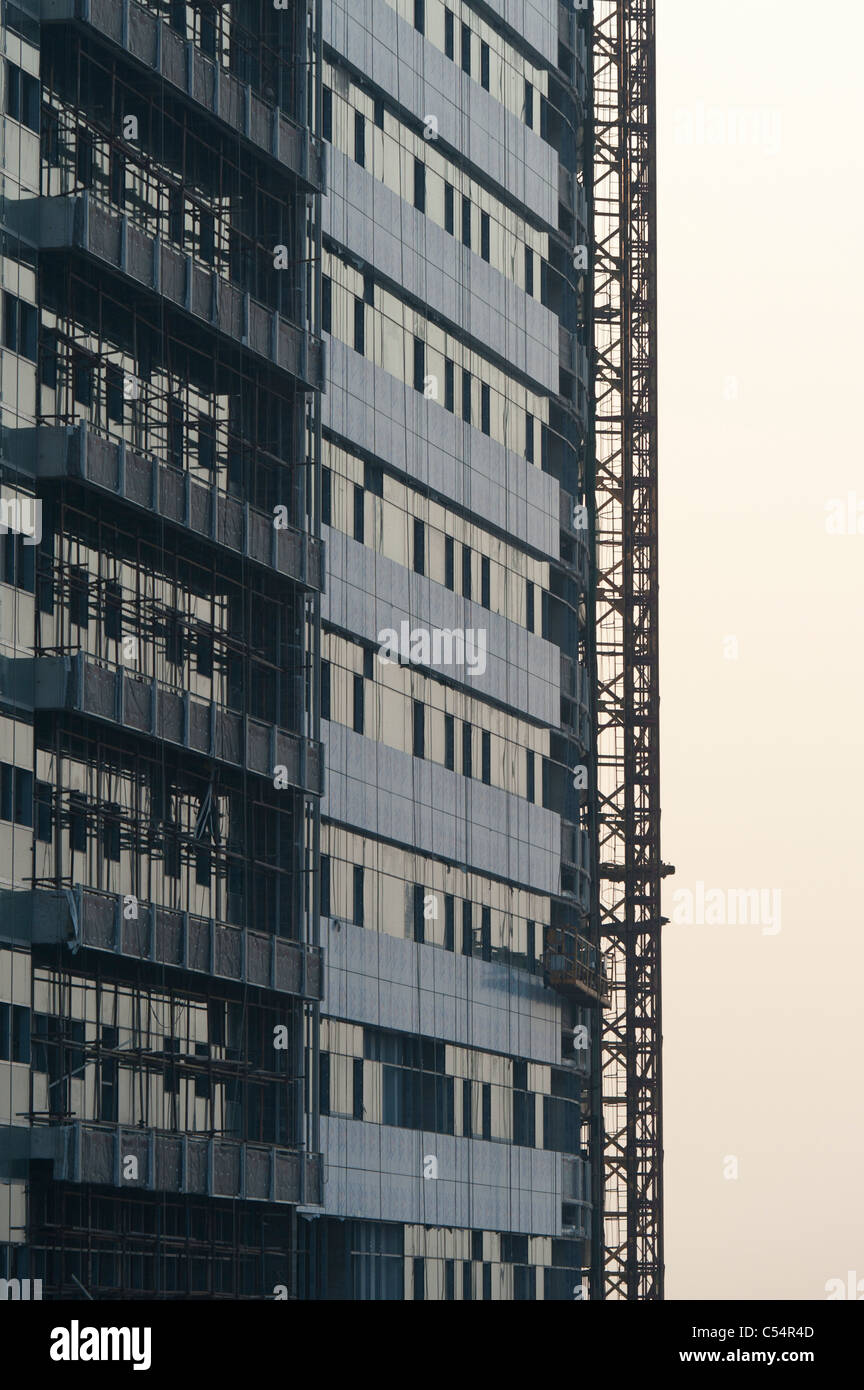 Basso angolo di visione di un edificio, Binhai, Tianjin, Cina Foto Stock