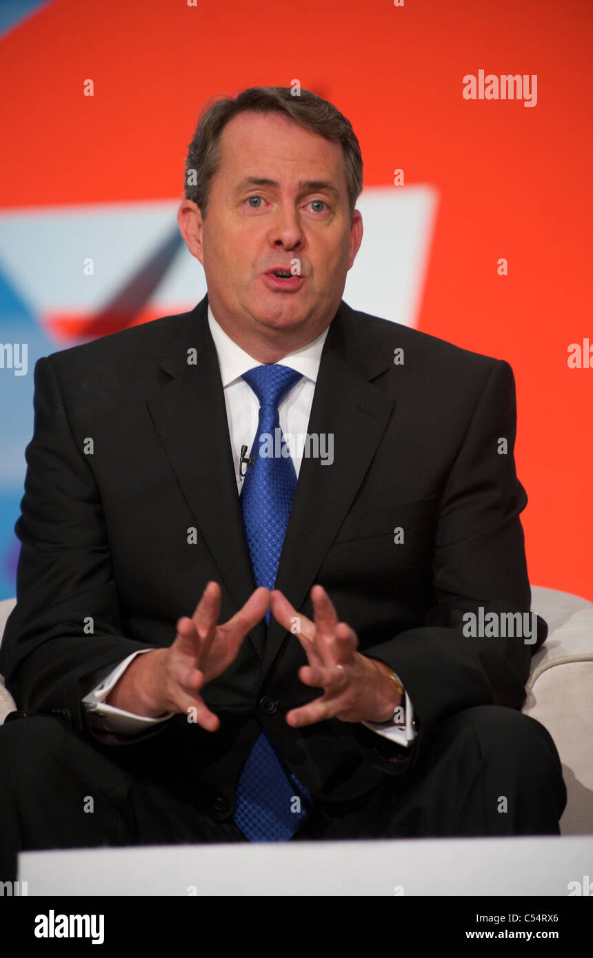 6 ottobre 2010 Birmingham, UK Defence Segretario dott Liam Fox, parla ai delegati al congresso del partito conservatore. Foto Stock