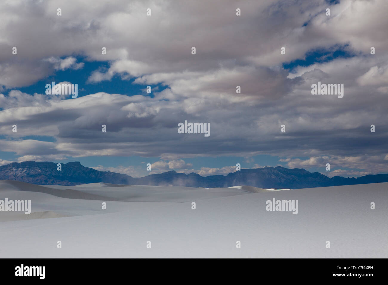 Stati Uniti d'America, Nuovo Messico, White Sands National Monument, gesso bianco dune di sabbia nel deserto Foto Stock