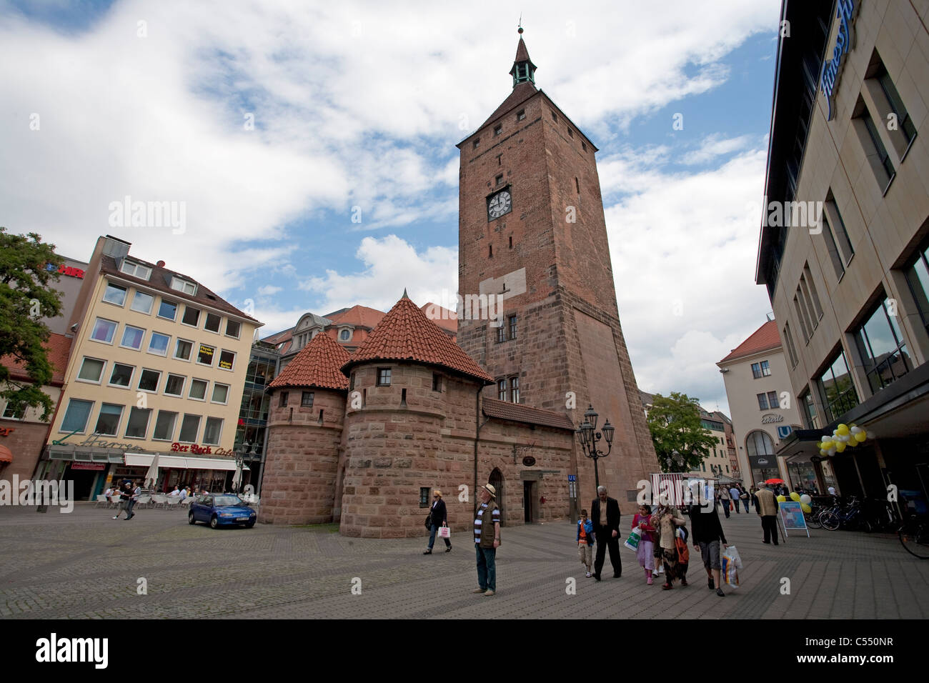Weisser Turm in der Altstadt torre bianca nella città vecchia Foto Stock