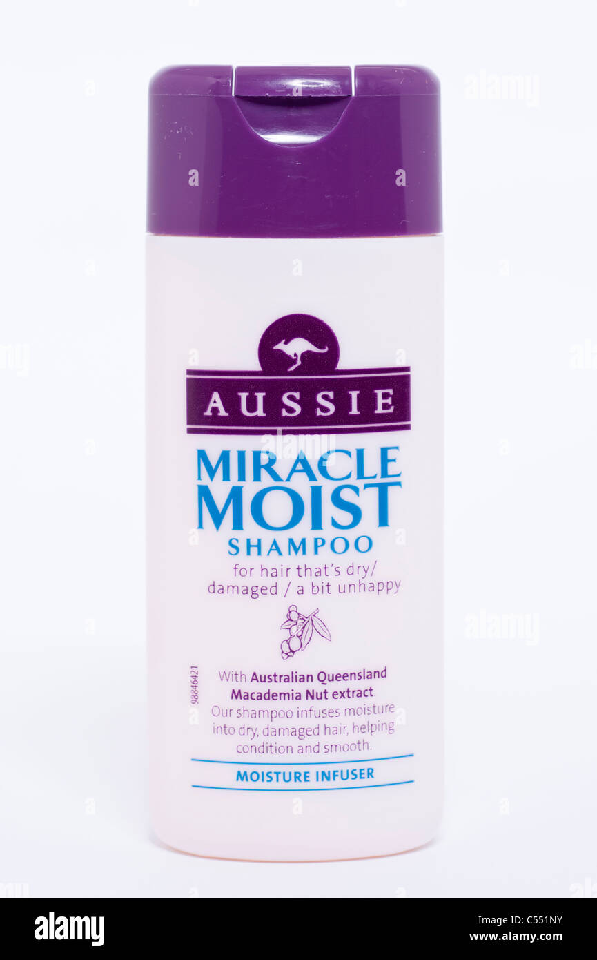 Una bottiglia di Aussie miracolo shampoo umido su sfondo bianco Foto Stock