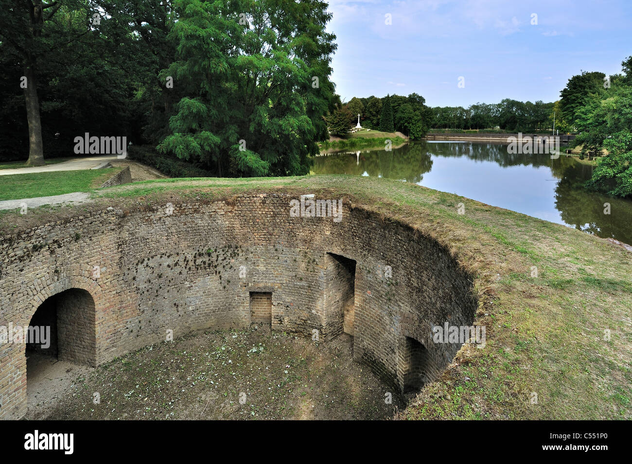 La parte del leone la torre lungo il Majoorgracht / Main Fossato a Ypres, Belgio Foto Stock