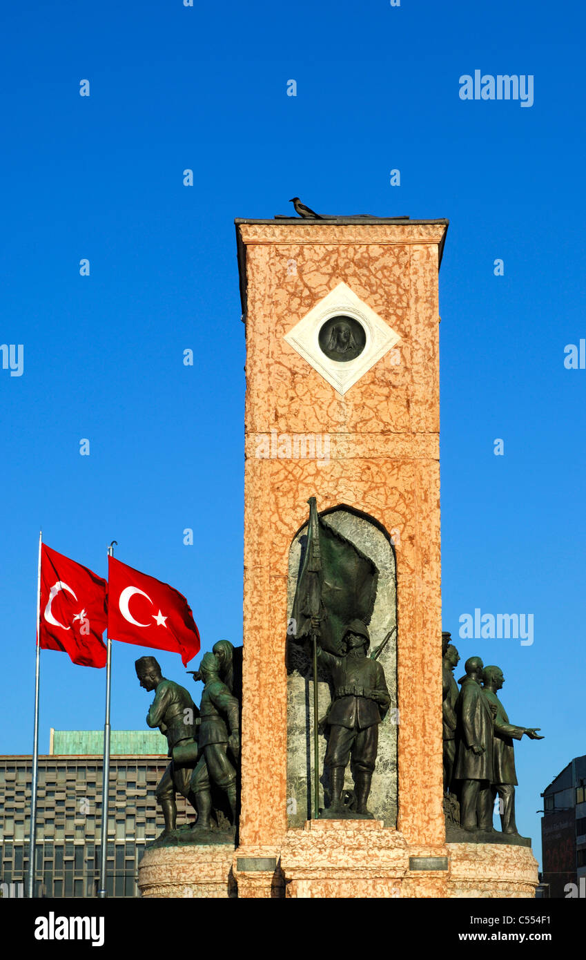 Monumento di Ataturk, monumento della Repubblica sulla Piazza Taksim, Istanbul, Turchia Foto Stock