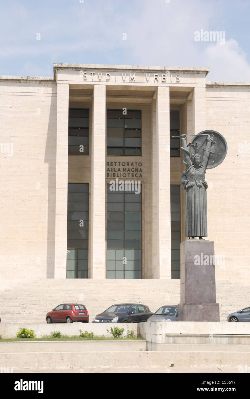 Università La Sapienza la costruzione di dettaglio con Minerva statua della dea Foto Stock