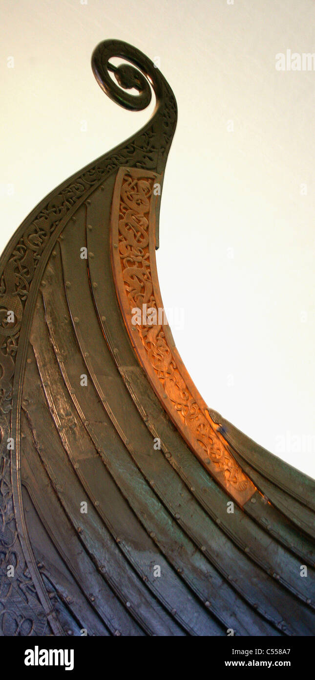 Close-up di una nave vichinga di prua in un museo, il Museo delle Navi Vichinghe, Oslo, Norvegia Foto Stock