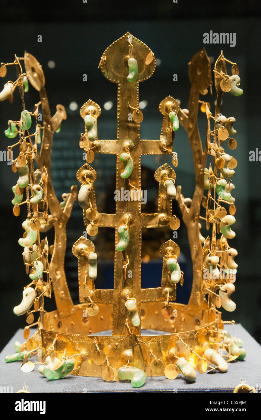 Golden crown in un museo, la corona di Silla, Gyeongju Museo Nazionale, Gyeongju, Corea del Sud Foto Stock