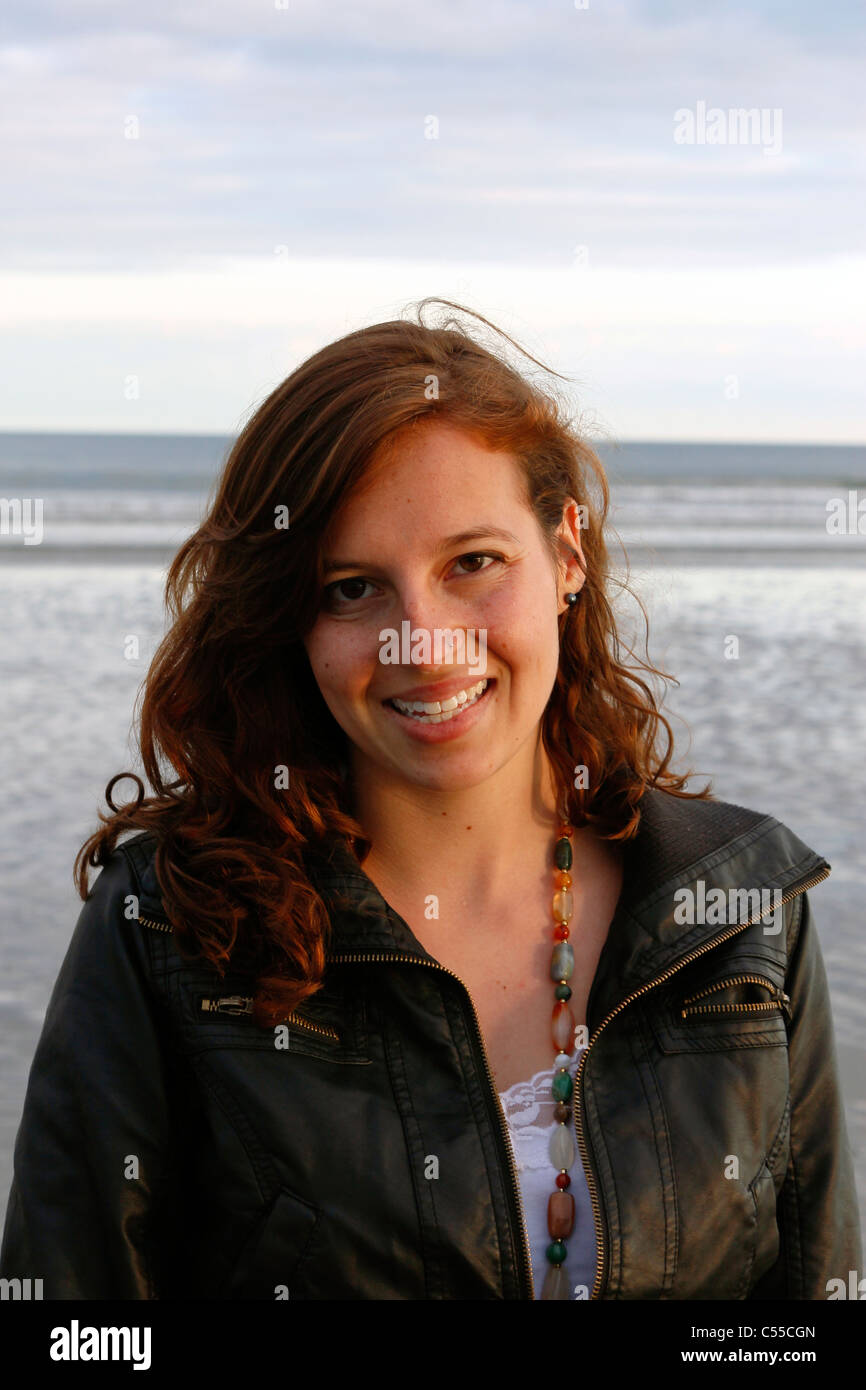 18 enne ragazza adolescente ritratto testa faccia Foto Stock