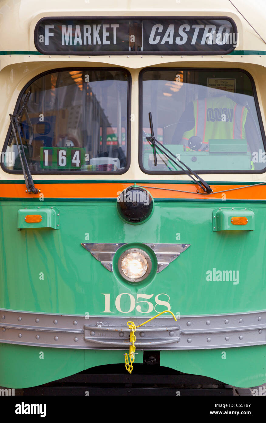 Un tram storico vintage di San Francisco sulla linea F da Fisherman's Wharf a Market Street San Francisco California Stati Uniti d'America USA Foto Stock