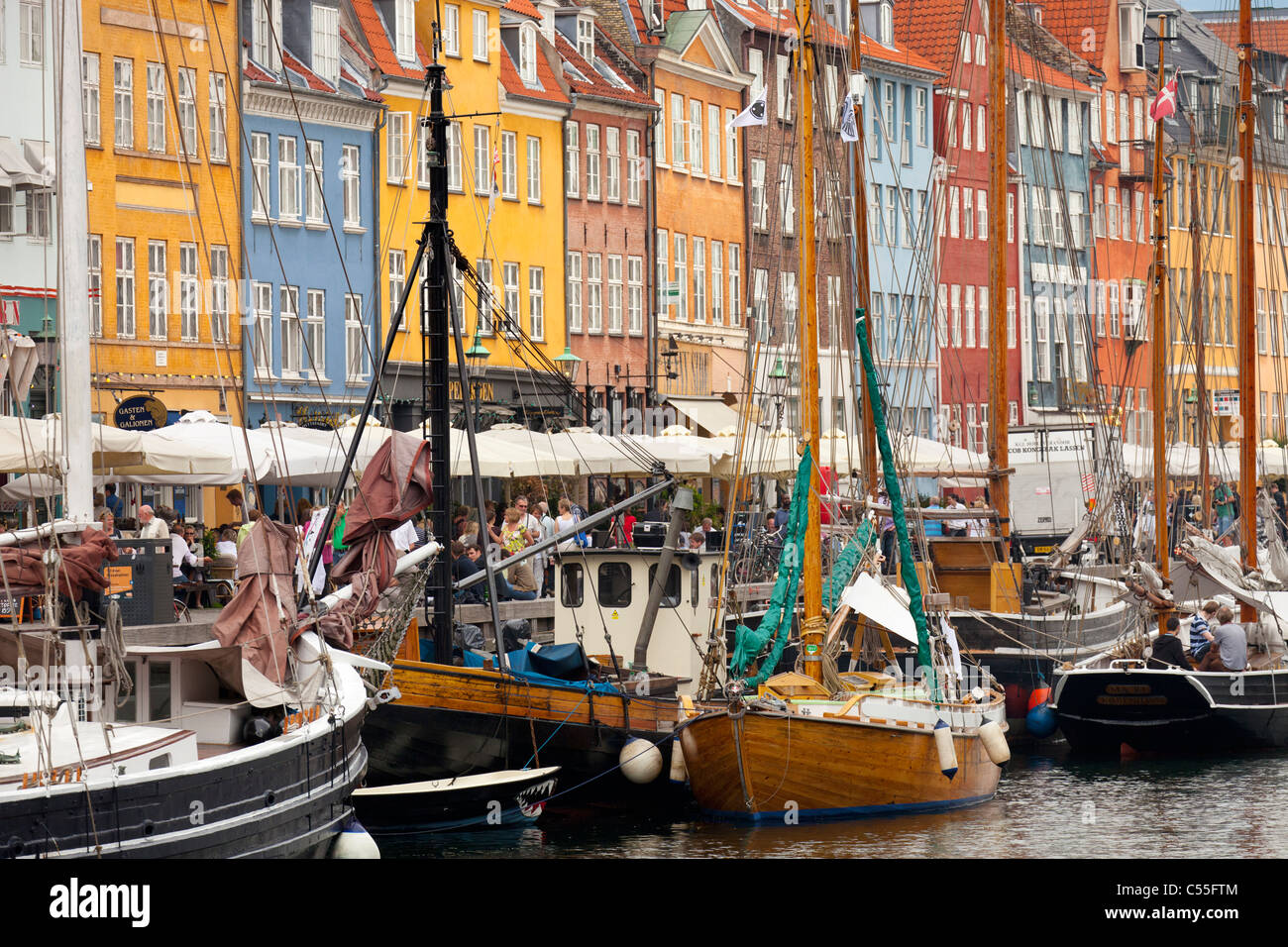 Nyhavn waterfront, canal e dal quartiere dei divertimenti di Copenaghen 2 Foto Stock