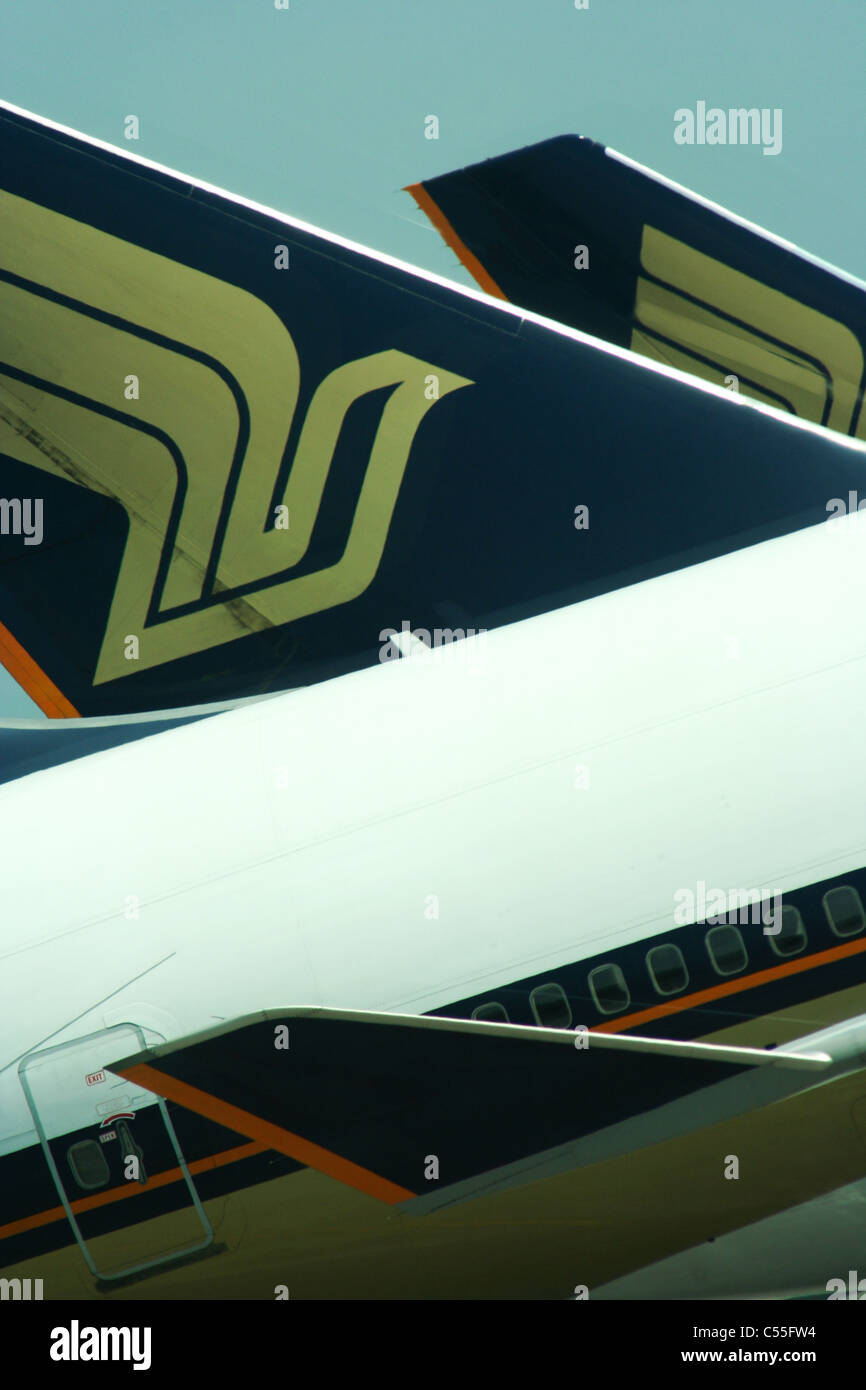 Singapore Airlines piano di coda piani di coda Logo piani piano aereo aereo l'Aeroporto Changi di Singapore aeroporti Foto Stock