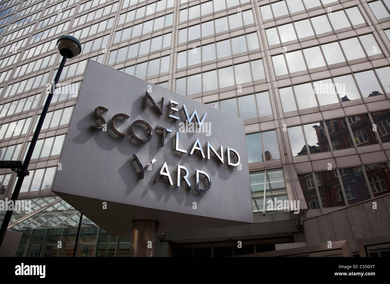 Inghilterra, London, Westminster, New Scotland Yard edificio sede della Metropolitan Police Service in 8-10 Broadway. Foto Stock