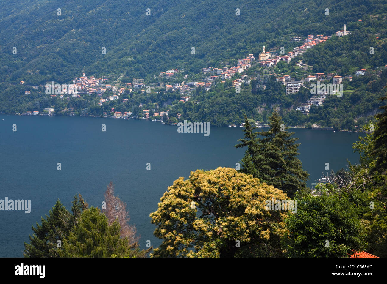 Le rive del lago di Como in Lombardia, Italia Foto Stock