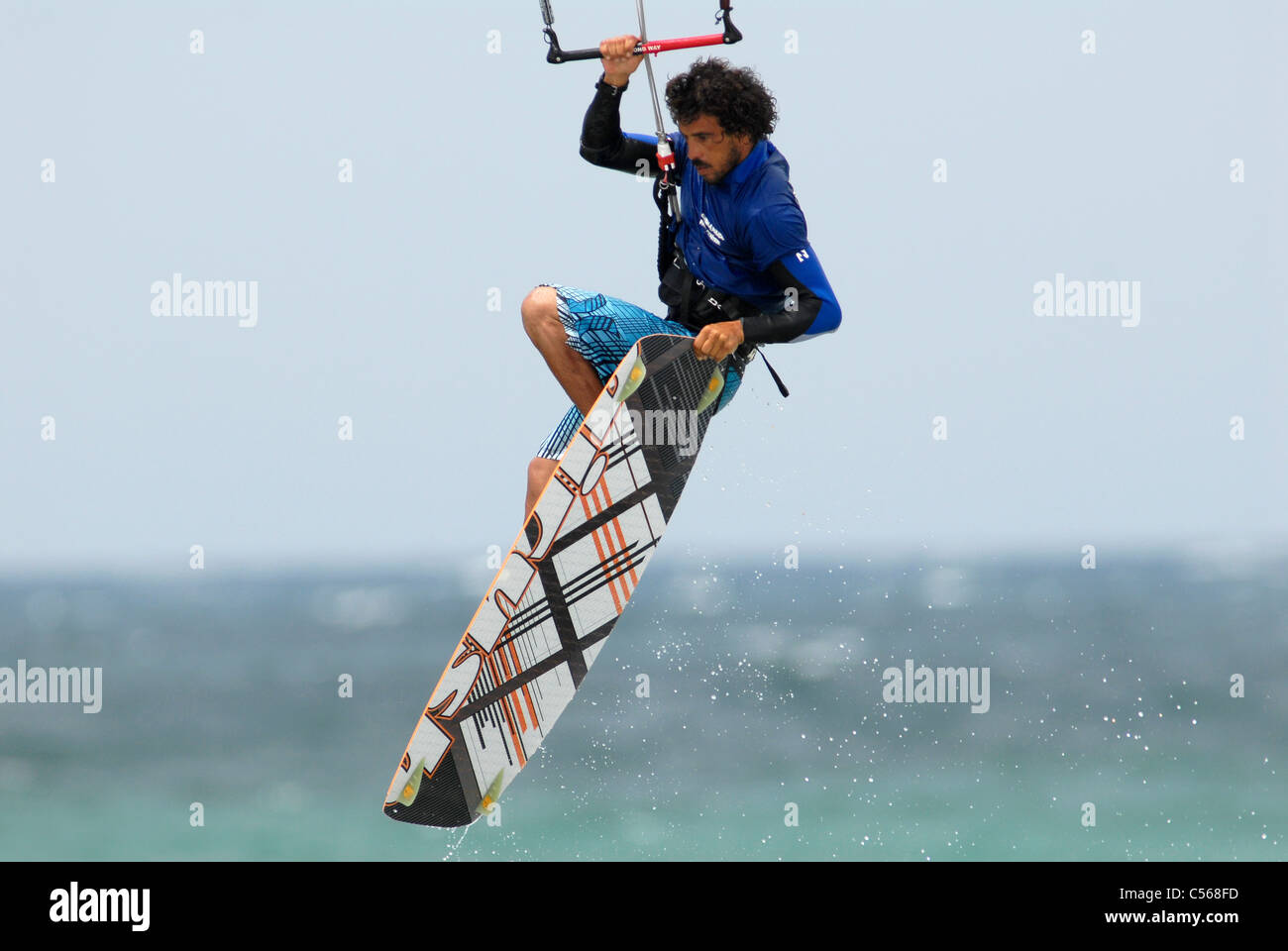 Kite surfer jumping Foto Stock